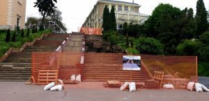 У Тернополі розпочали ремонт легендарних сходів