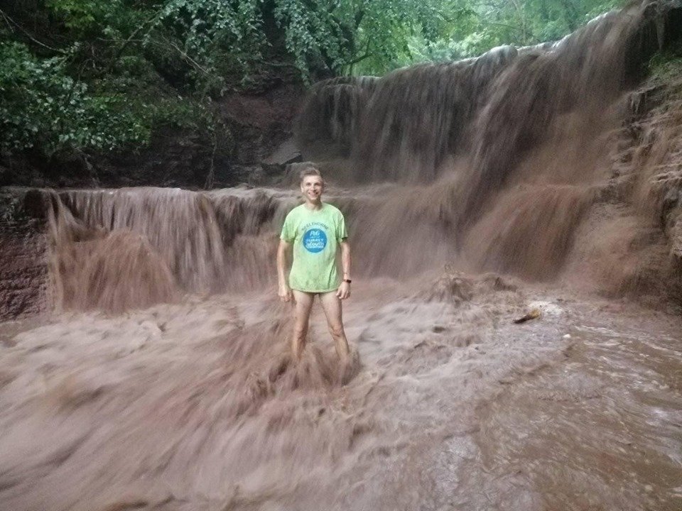 “Подумала, що то фотошоп”: на Теpнопільщині виявили багнистий водоспад (ФОТОФАКТ)