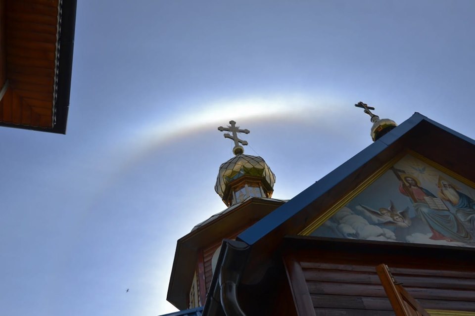 Під час служби на Божій горі, що на Кременеччині, відкрилося небо над храмом (фотофакт)
