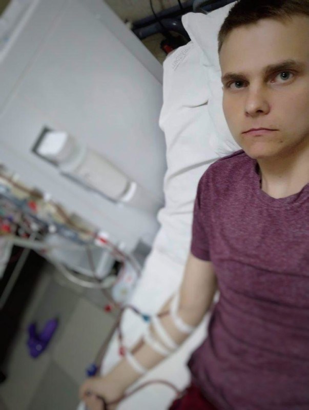 На Тернопільщині юнак, якому необхідна пересадка нирок, просить про допомогу