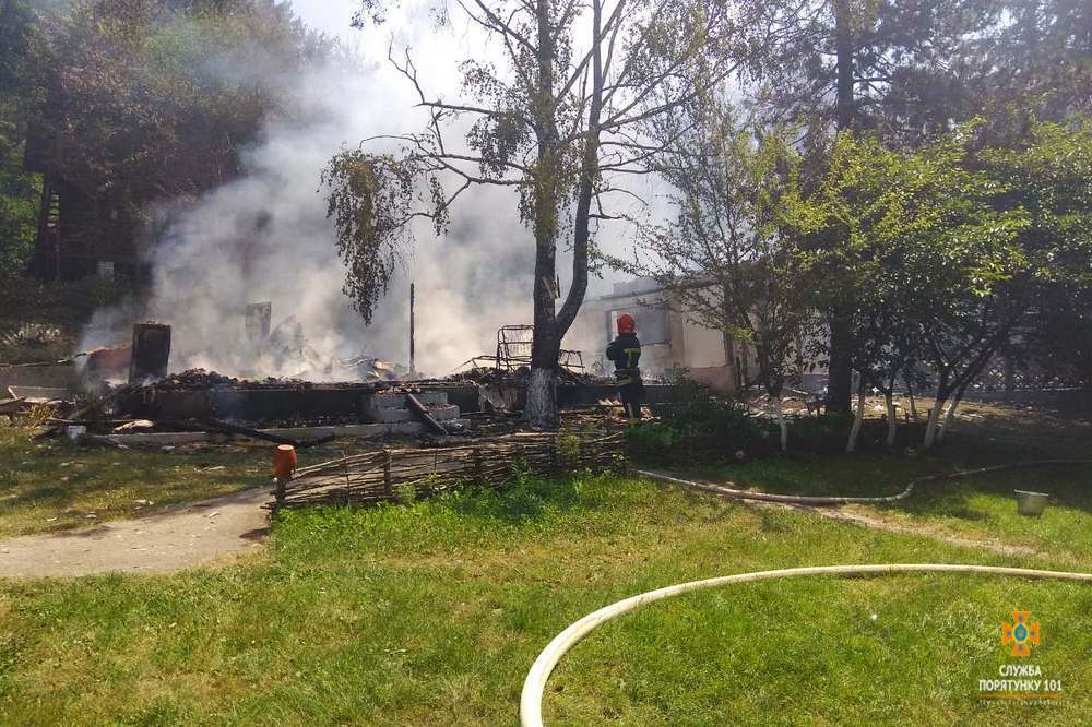 Пожежа на Тернопільщині: у Касперівцях горіла відпочинкова зона (ФОТО)
