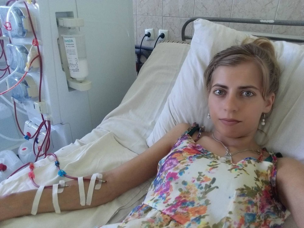Дівчина з Тернопільщини тричі на тиждень змушена бути прикутою до лікарняного ліжка і просить допомоги