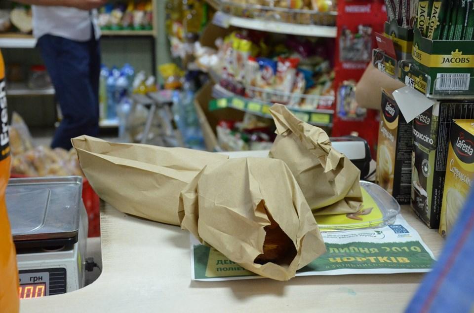 У Чорткові закликають власників магазинів зменшити використання поліетилену
