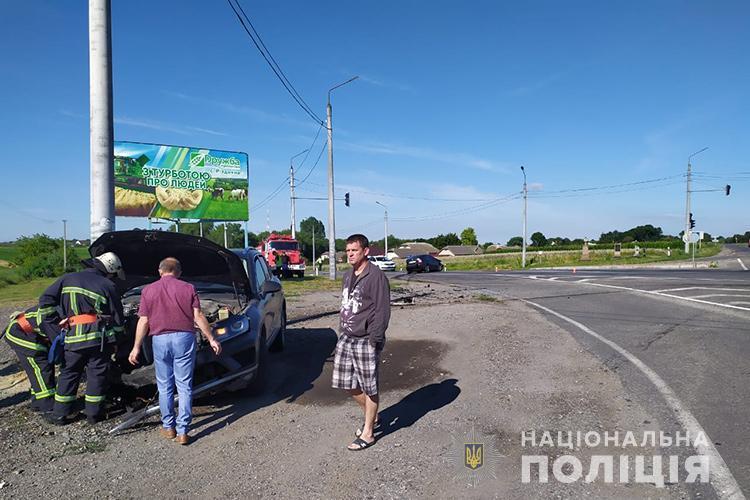 Через жахливі автопригоди на одному із перехресть у Тернопільській області протестують люди (ВІДЕО)