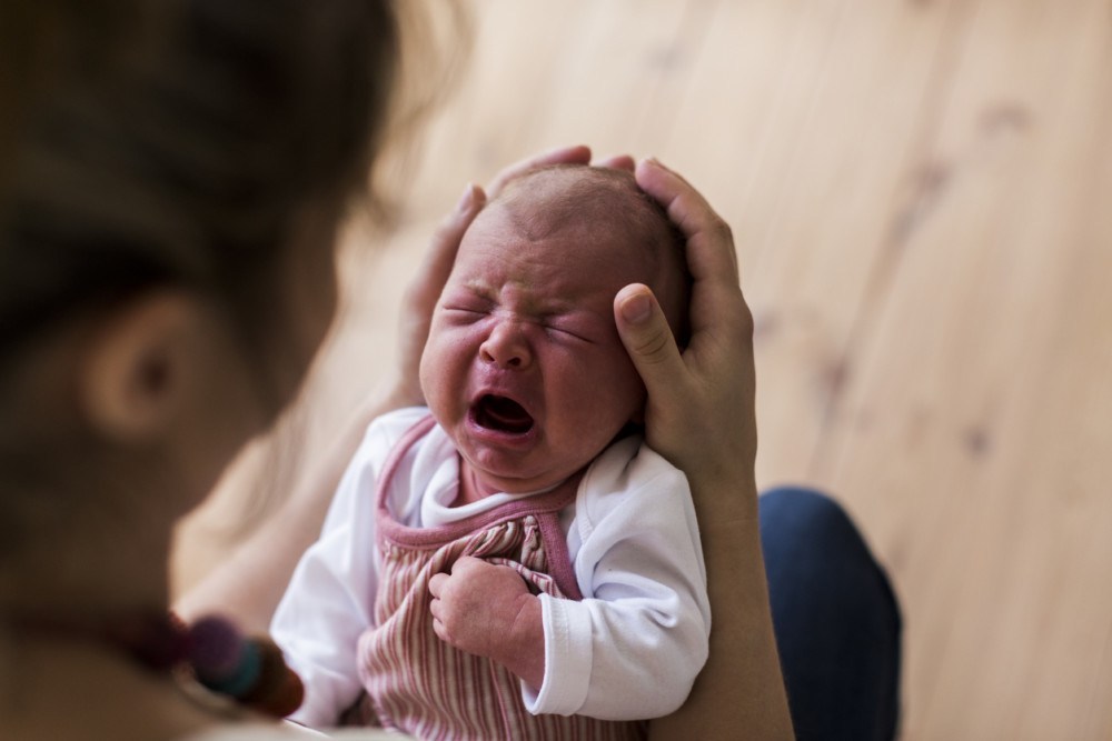 Забій голови та перелом носа: на Тернопільщині п’яна мама “виховувала” 7-місячну дівчинку