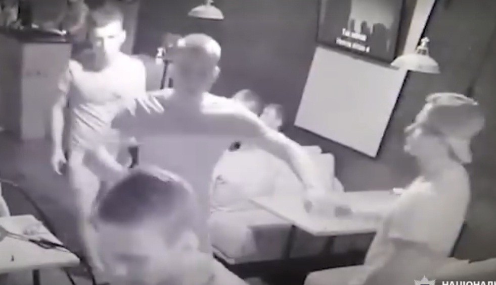 Удари руками в голову: бійка у нічному клубі Тернополя (ВІДЕО)