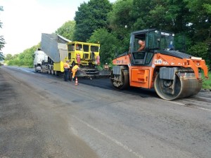 Дорожники Тернопільщини працюють на трьох автошляхах