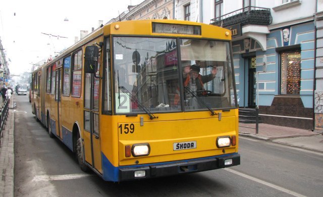 У Тернополі учні та студенти будуть їздити у тролейбусах безкоштовно, але не усі
