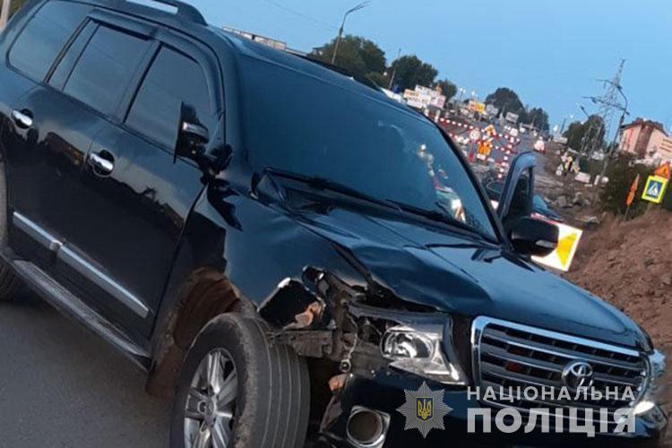 Смертельна аварія у Тернополі: чорний “Ленд Крузер” збив пішохода (ФОТО)