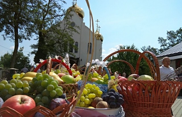Українці святкують Преображення Господнє, або Яблучний Спас