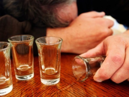 На Тернопільщині чоловік помер через алкоголь