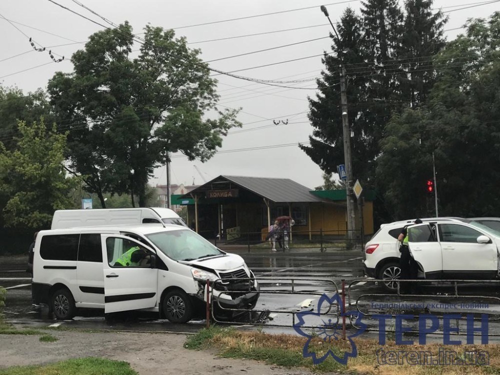 У Тернополі трапилася потрійна аварія (ФОТО)
