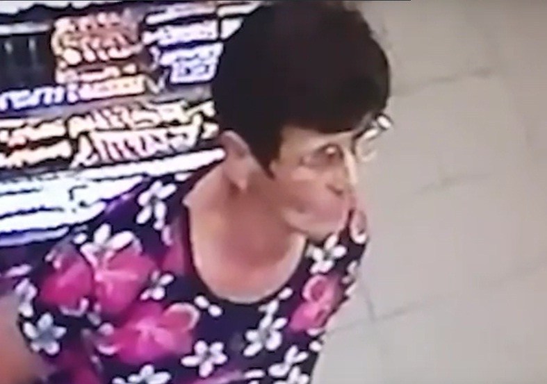 У Тернополі жінка зганьбилася у магазині (ВІДЕО)