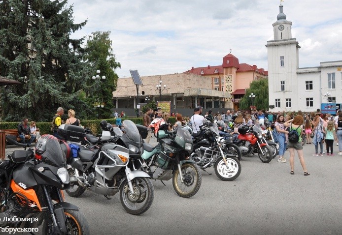 Триденний мото-рок-пікнік у Чорткові: від мініатюрної Honda до крутого Harley Davidson (ФОТО)