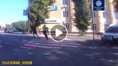 Відео, як патрульні у Тернополі наздоганяли водія під “кайфом”