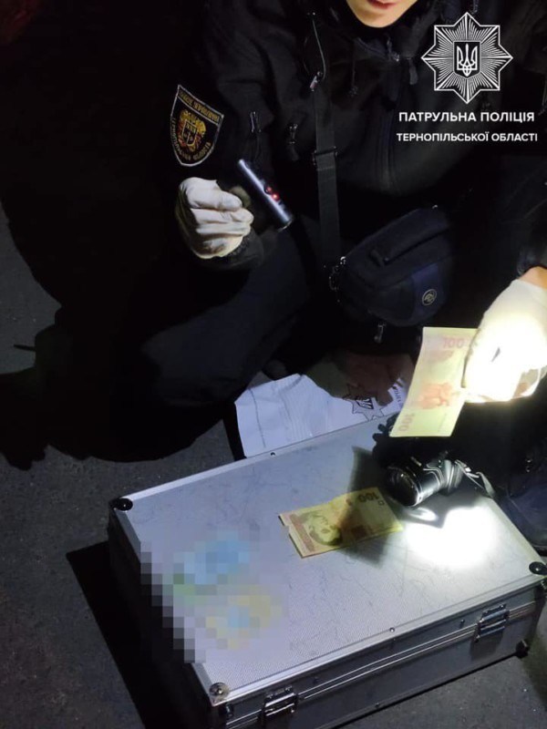У Тернополі водій грубо порушив ПДР і пропонував патрульним 200 грн хабара (ФОТО)
