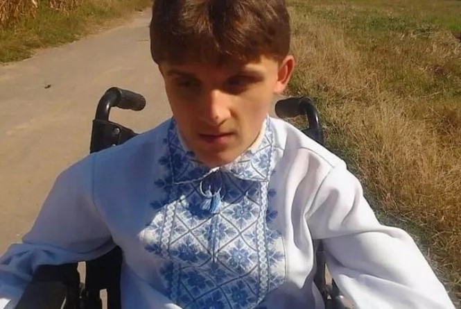 “Я хочу навчитися ходити”: 24-річний житель Тернопільщини просить про допомогу