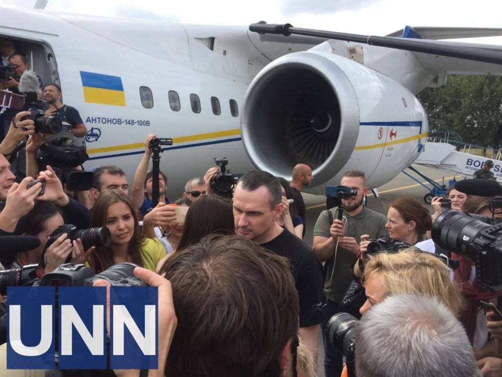 Привіт, Сенцов! Українців зустріли аплодисментами (Емоційний фоторепортаж)