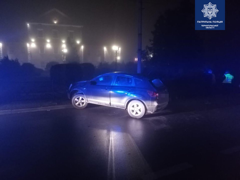 У Тернополі серед ночі п’яний водій в’їхав в огорожу (ФОТО)