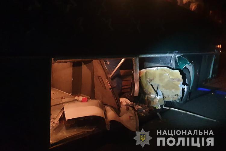 Смертельна аварія біля Тернополя: зіткнулися автобус з дітьми та легківка “Форд” (ФОТО)