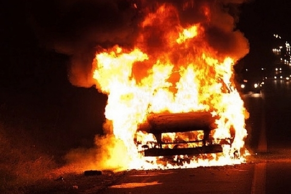 На Тернопільщині посеред дороги загорівся автомобіль