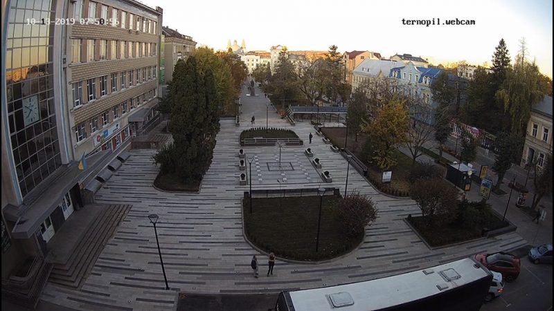 Як виглядає з висоти оновлена площа з фонтанами в центрі Тернополя (ФОТО)