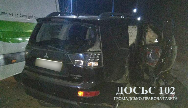 Через порушення правил на Тернопільщині біля АЗС зіткнулися дві автівки (ФОТО)