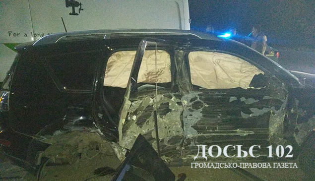 Через порушення правил на Тернопільщині біля АЗС зіткнулися дві автівки (ФОТО)