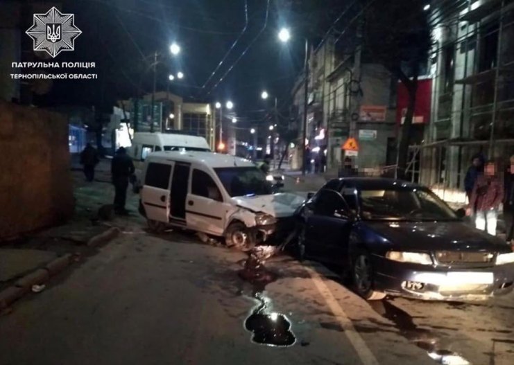 ДТП у Тернополі: водій збив пішохода і в’їхав у авто (ФОТО)