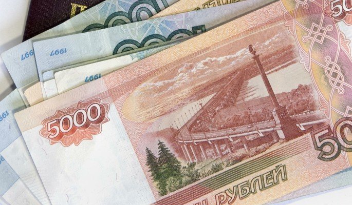 Житель Тернопільщини за російські рублі “зливав” крадену персональну інформацію