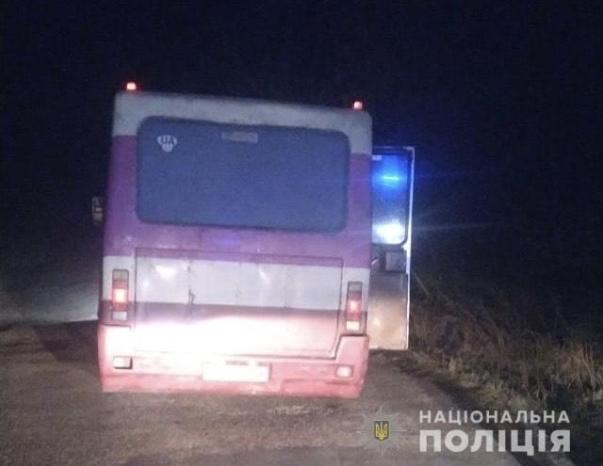 На Тернопільщині з автобуса випало двоє підлітків (ФОТО)