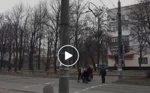Люди просто кидаються під машини: на трьох вулицях Тернополя замінили режими світлофорів (ВІДЕО)
