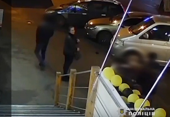 У Тернополі злодійка попалася на камеру: поліція розшукує жінку (ВІДЕО)