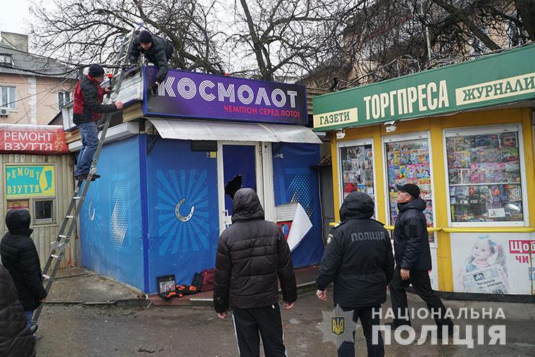 У Тернополі демонтовують зовнішню рекламу гральних закладів (ФОТО)