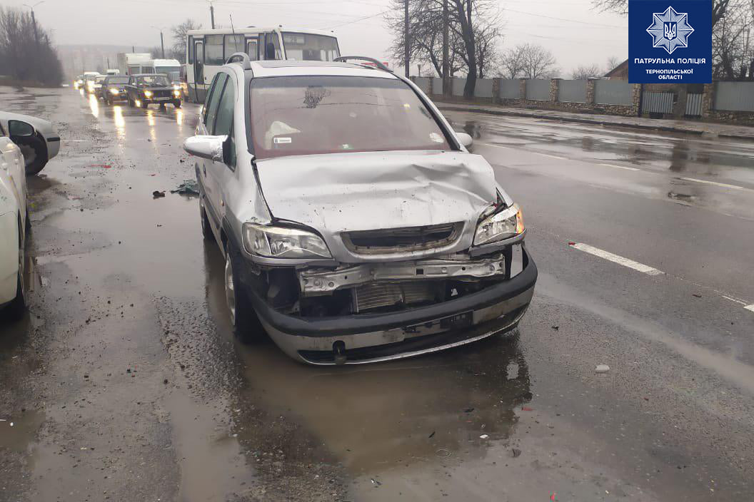 У Тернополі п’яний водій розтрощив дві автівки (ФОТО)