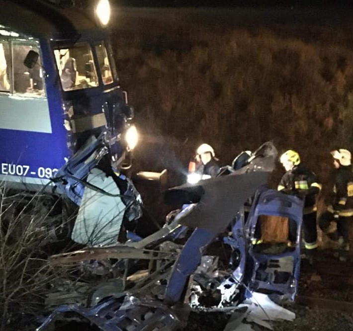 Аварія у Польщі: п’яні українці потрапили під поїзд (ФОТО)