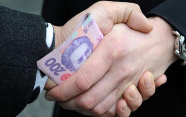 Чиновника з Тернопільщини будуть судити за 16000 гривень хабара