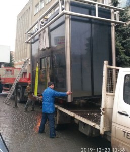 Демонтували ще один МАФ в центрі Тернополя