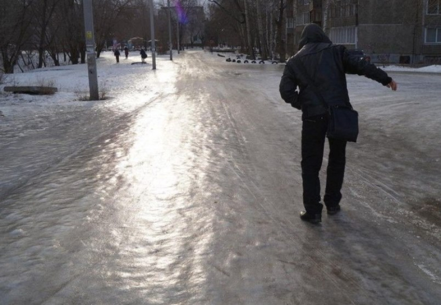 На Тернопільщині перший рівень небезпечності: на дорогах ожеледиця