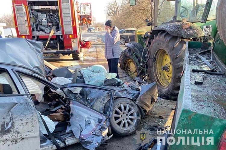 На Тернопільщині аварія з потерпілими: зіткнулися легківка та трактор з цистерною