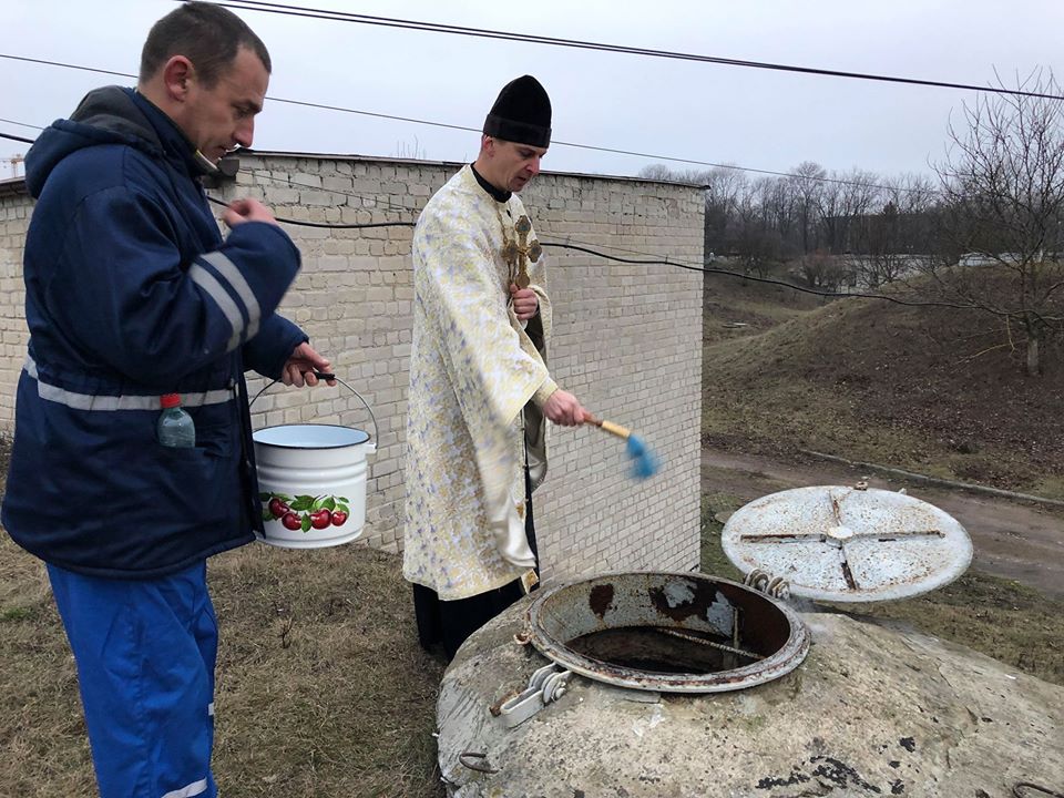У Тернополі з кранів тече освячена вода (ФОТО)