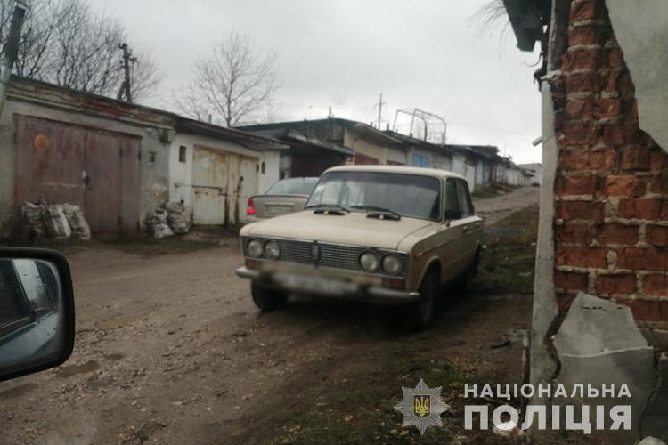 Викрав авто і планував його розібрати: у Тернополі зі стоянки поцупили машину (ФОТО)