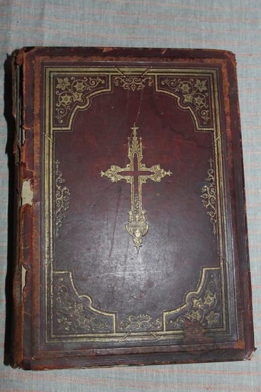 До костелу на Тернопільщині повернули богословську книгу 1862 року (ФОТО)