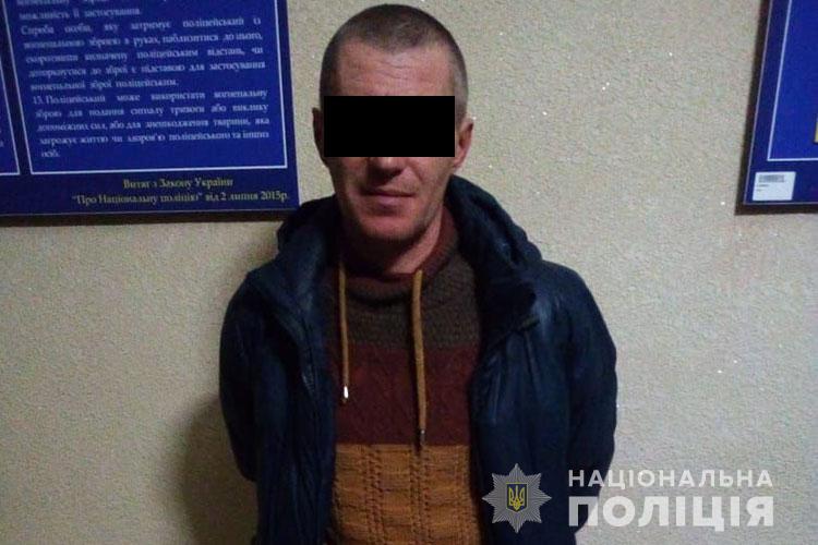 Крадіжка у Тернополі: зловмисника зупинили з двома ящиками накраденого (ФОТО)