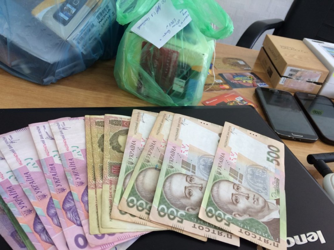 У Тернополі охоронець викрав у чоловіка 56000 гривень