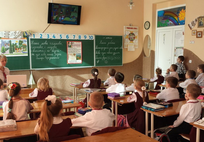 Малокомплектні класи закриють, а переповнені розформують: що чекає школи Тернопільщини