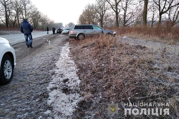 ДТП на Тернопільщині: водій протаранив дерево (ФОТО)