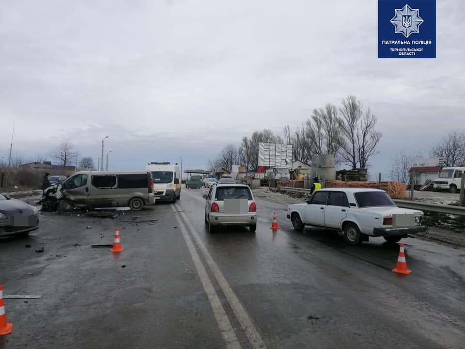 У Тернополі на Об’їзній трапилося дві аварії: рух перекритий, є травмовані (ФОТО)