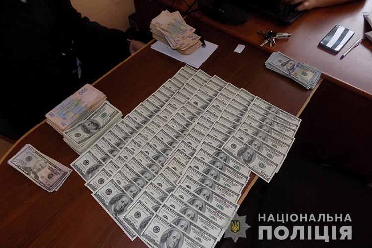 На Тернопільщині колишній роботодавець викрав з сейфу директора 30 тисяч доларів та 250 тисяч гривень (ФОТО)