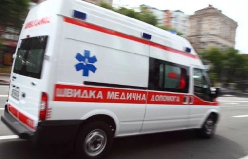 ДТП у Тернополі: зіткнулися автівка і маршрутка, постраждала невинна людина